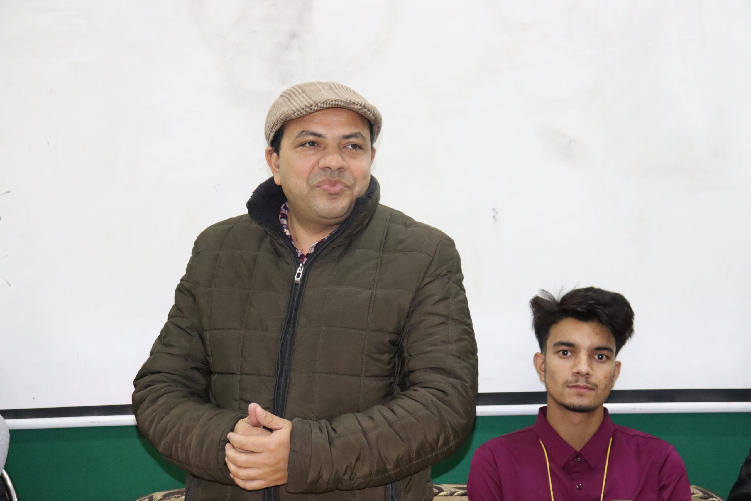 कैलाली बहुमुखी क्याम्पसका सहायक क्याम्पस प्रमुख ठाकुर प्रसाद ढुंगेल। 